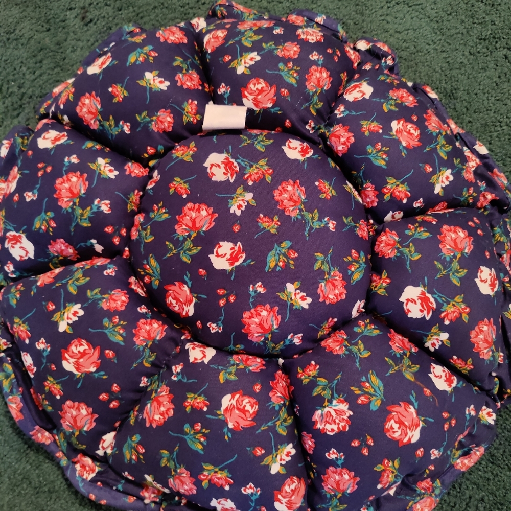 Every yay cat bed NWT